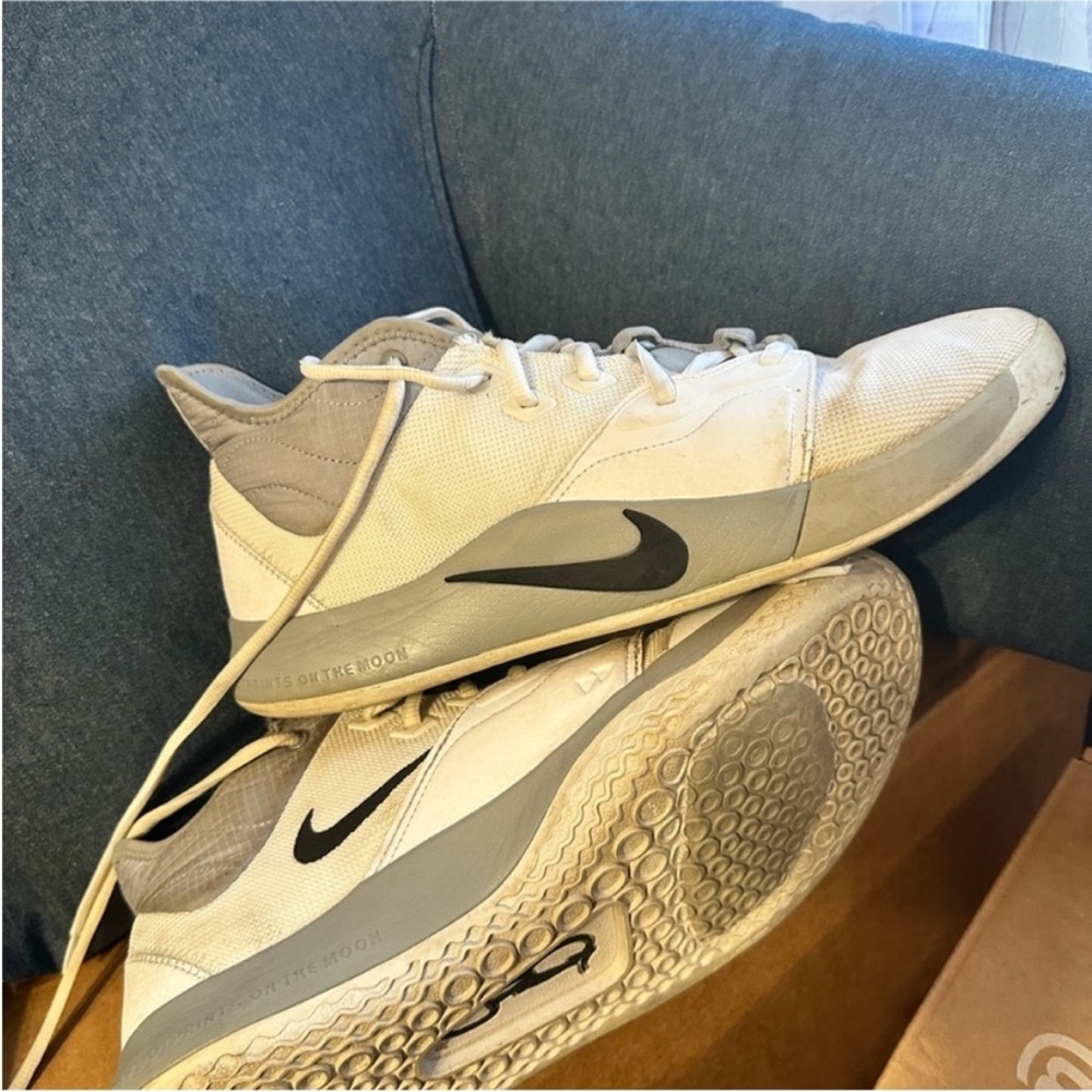 Nike Paul George Basketball Shoes Men size 13 White and Gray Sneakers